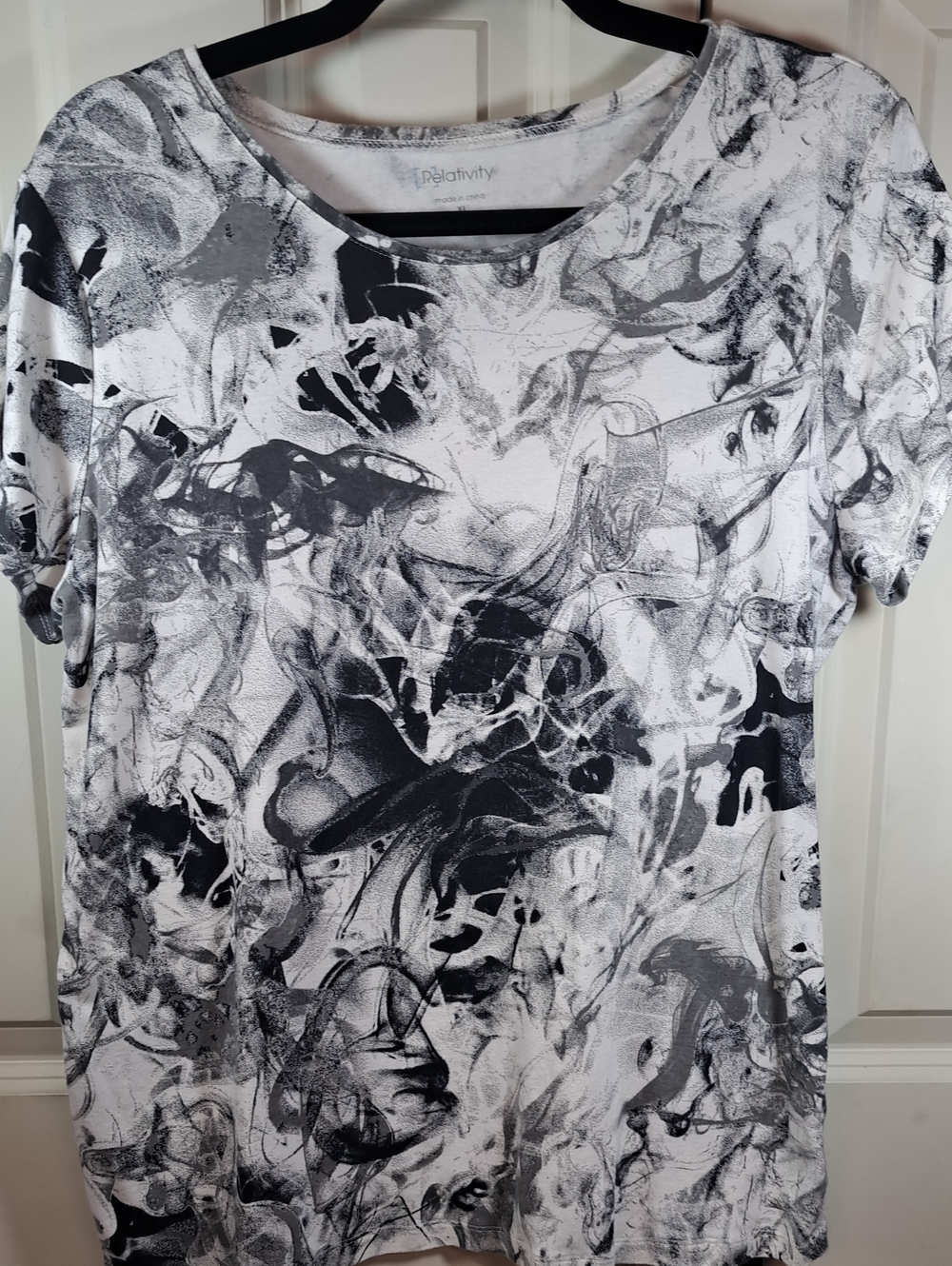 Relativity Black & Gray Abstract Print Short Sleeve Tee